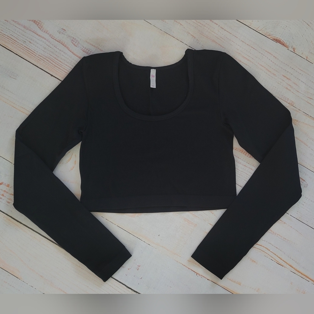 SO Ribbed Scoopneck Long Sleeve Crop Top